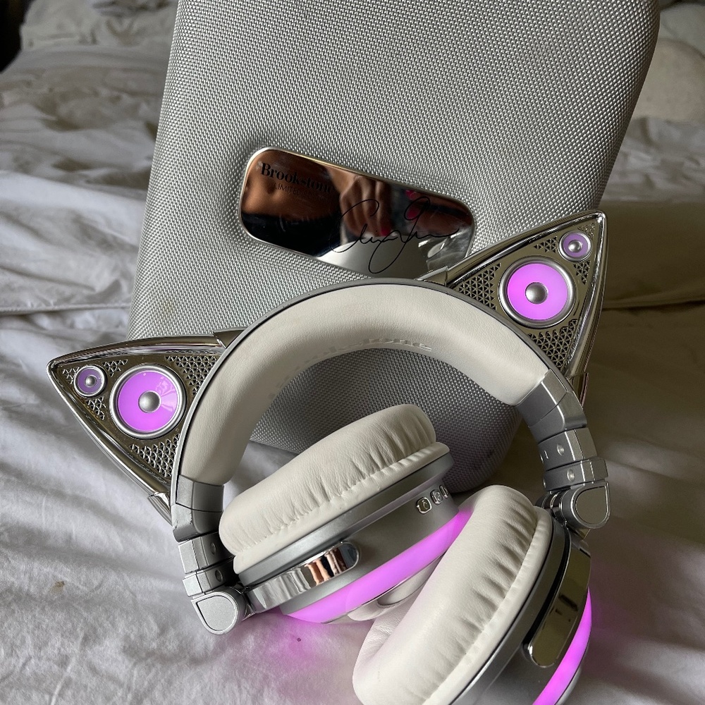 Ariana Grande Brookstone Headphones Cat Ear Silver Signature Model Bluetooth